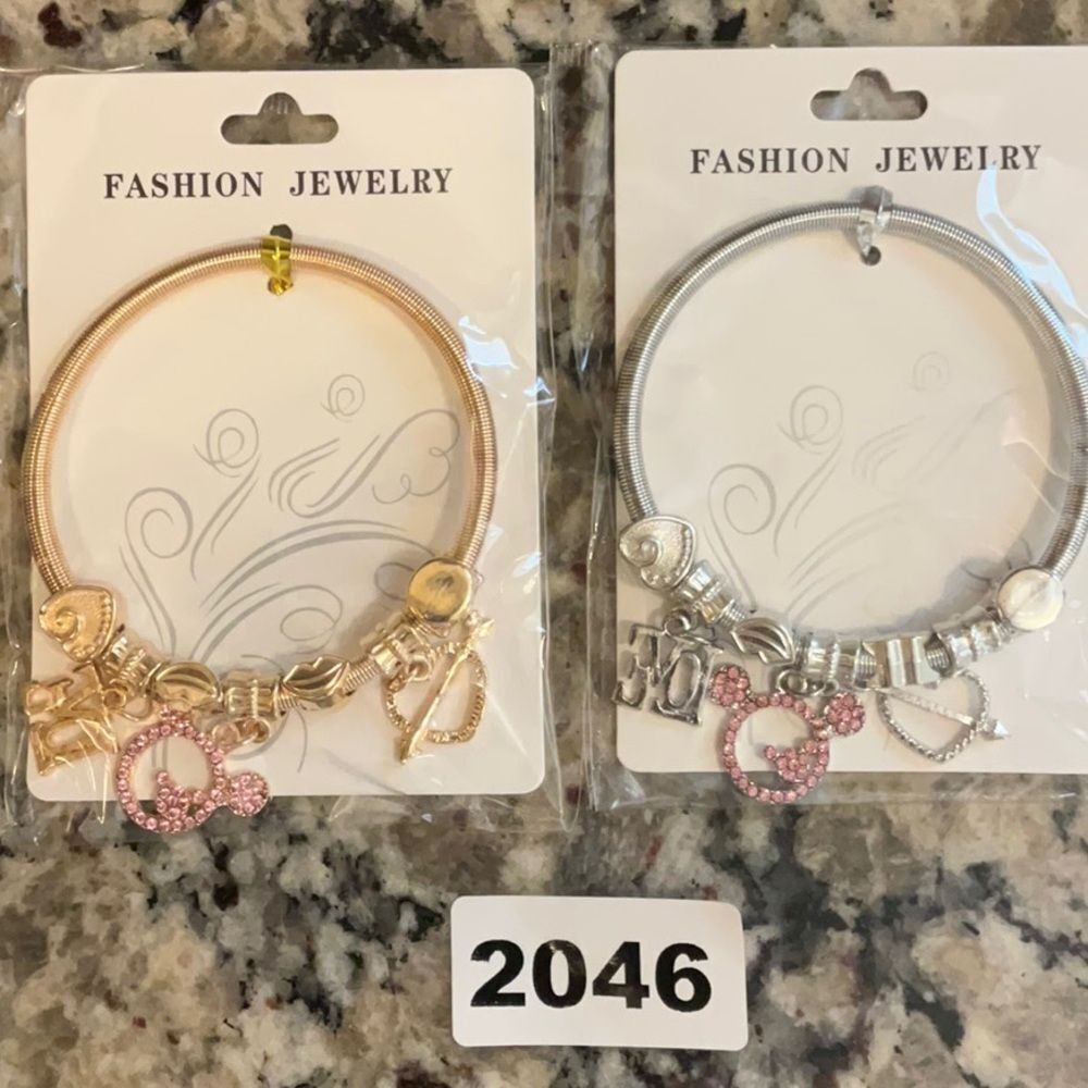 2046 Gold or Silver Tone Micky Adult Size Stretchy Charm Bracelet